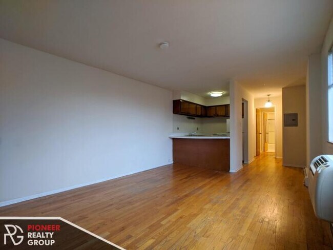 Building Photo - 0 bedroom in CHICAGO IL 60614