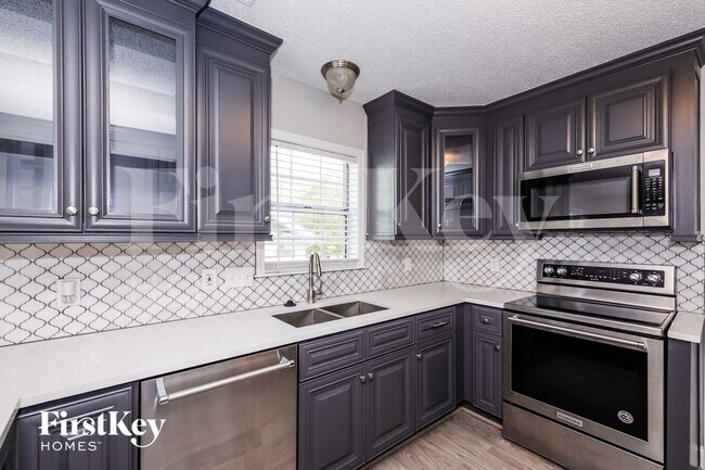 Foto del edificio - 13835 Poppleton Ct