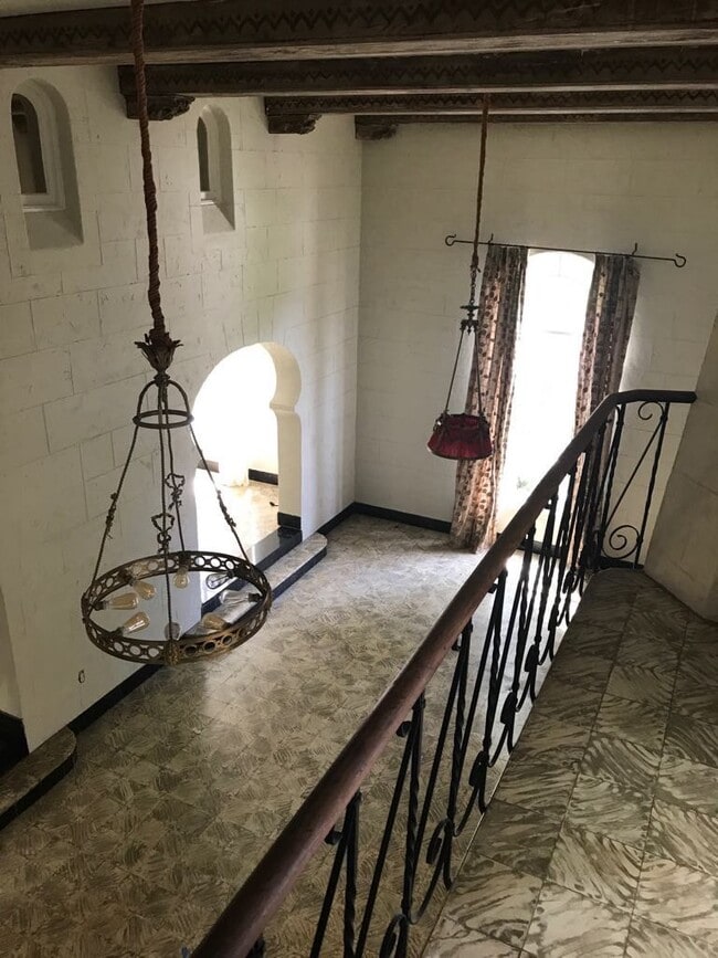 Building Photo - 100 NE 43rd St