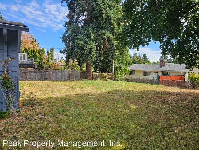 Foto del edificio - 3 br, 1 bath House - 15706 E Burnside