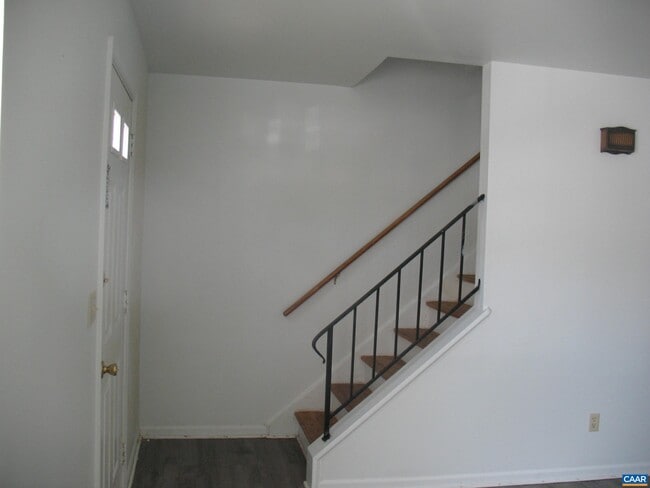 Foto del edificio - 270 Albert Ct