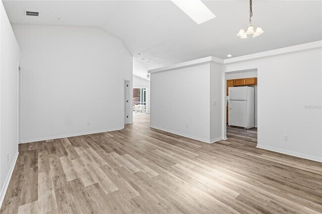 Building Photo - 210 Pine Cone Dr