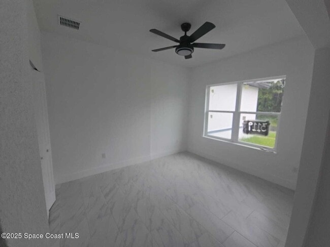 Building Photo - 3119 Halcomb Ave SE