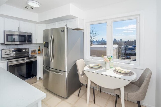 Building Photo - 314 Palisade Ave