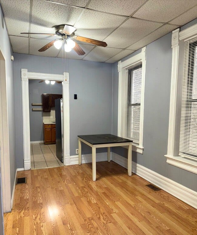 Building Photo - 940 W 31st Pl