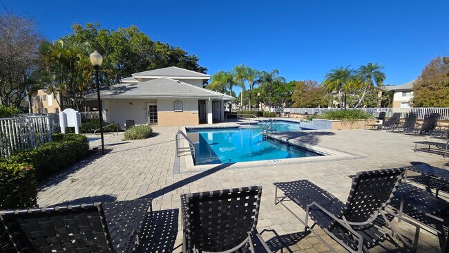 Foto del edificio - 9899 Westview Dr