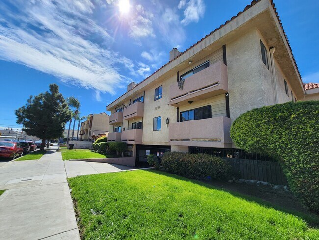 Foto del edificio - 3747 Kelton Ave