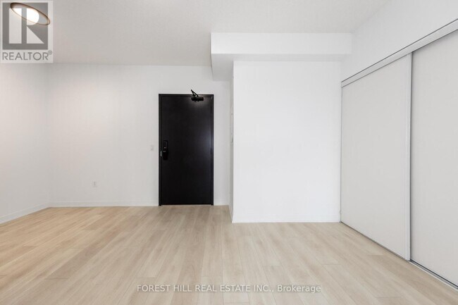 Photo du bâtiment - 4878 Powers Cmn