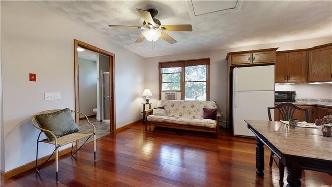 Foto del edificio - 121 Briarwood Dr