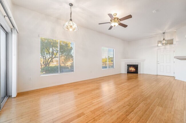 Foto del edificio - IMMACULATE 2 BEDROOM CONDO IN HENDERSON!