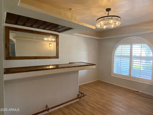 Foto del edificio - 6438 W Mountain View Rd
