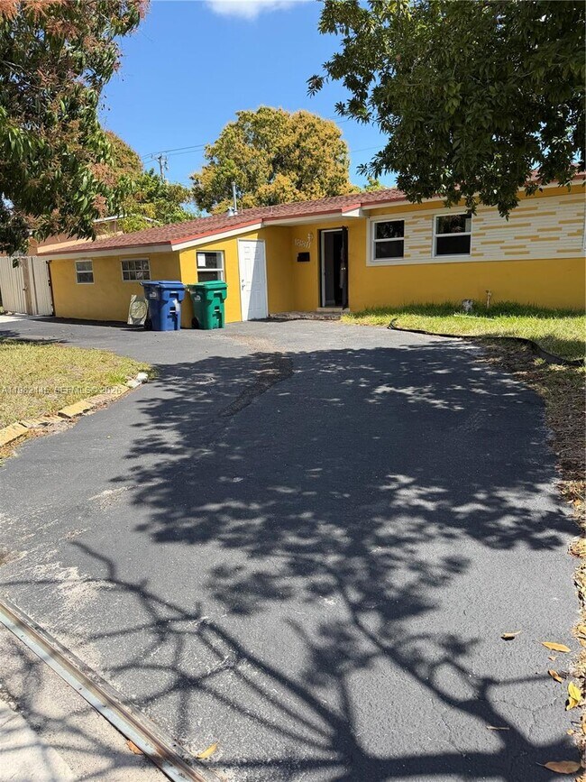 Foto del edificio - 18811 NW 24th Ave