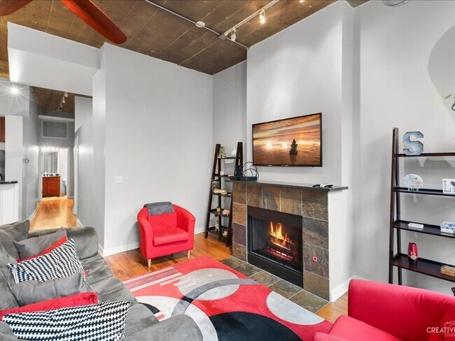 Building Photo - 1111 W 15th St