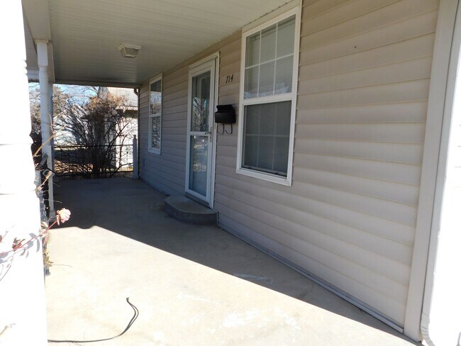 Foto del edificio - Spacious 3 Bedroom 2 bath Home in El Dorad...