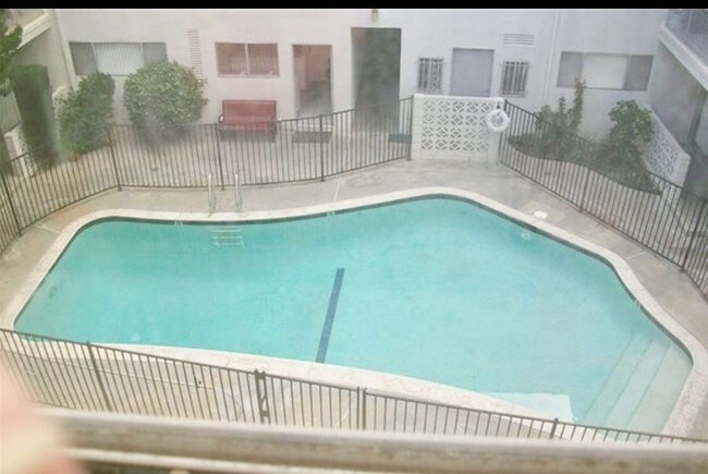 Foto del edificio - 13820 Victory Blvd