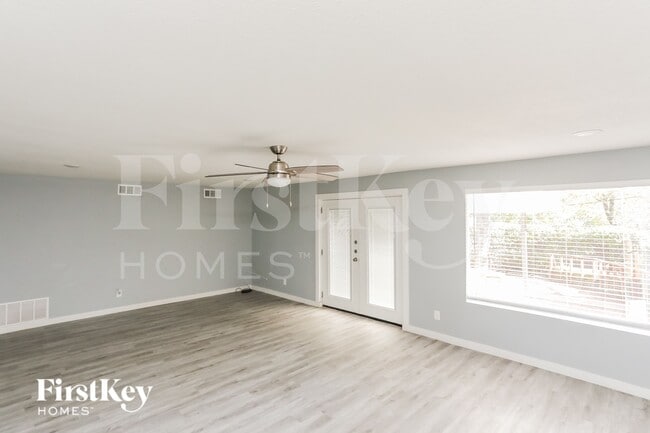 Building Photo - 3208 Kiest Hill Dr