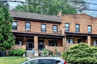 Building Photo - 176 Hallock St