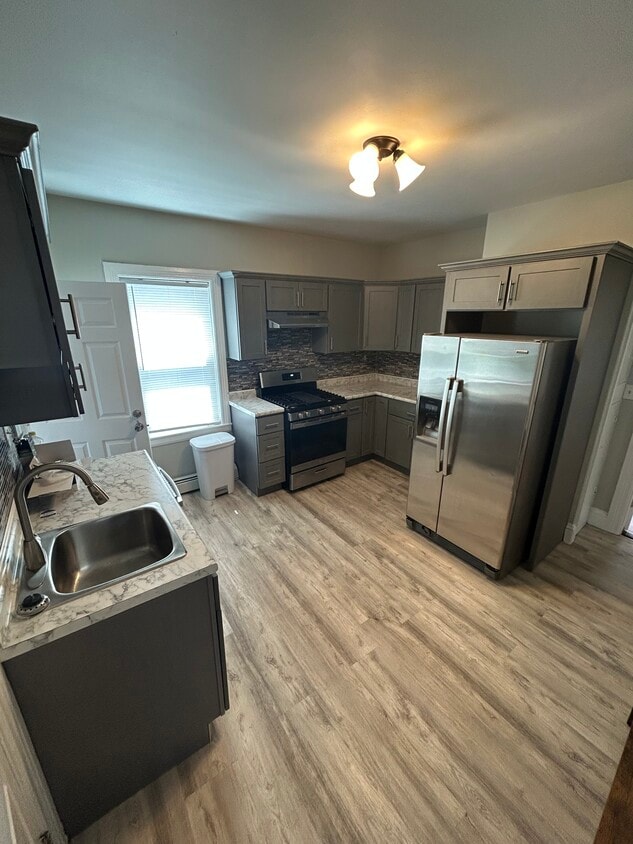 Kitchen - 125 Calverley St