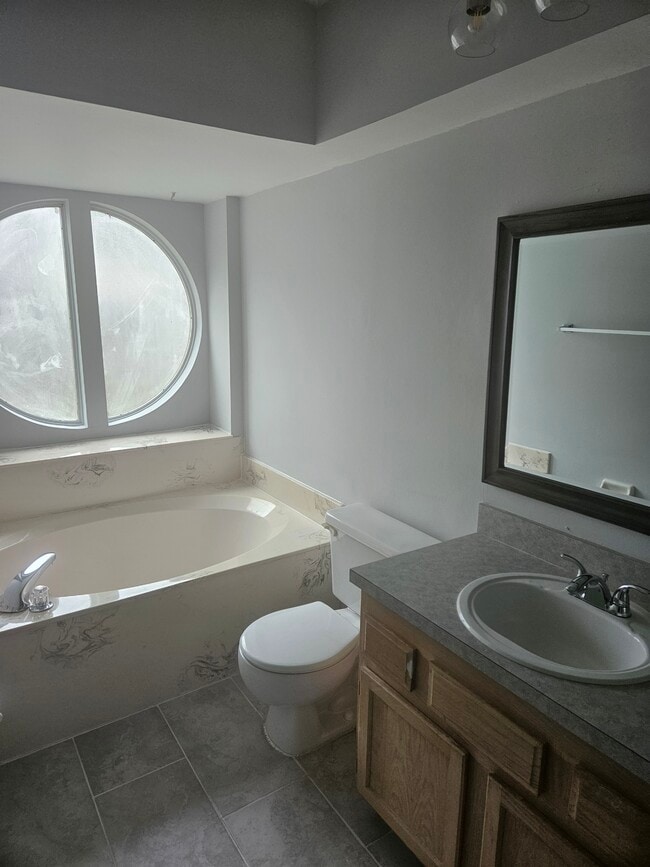 Master bath - 8121 Fieldside Dr W