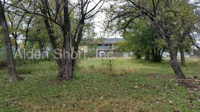 Building Photo - 2121 Lolita Dr
