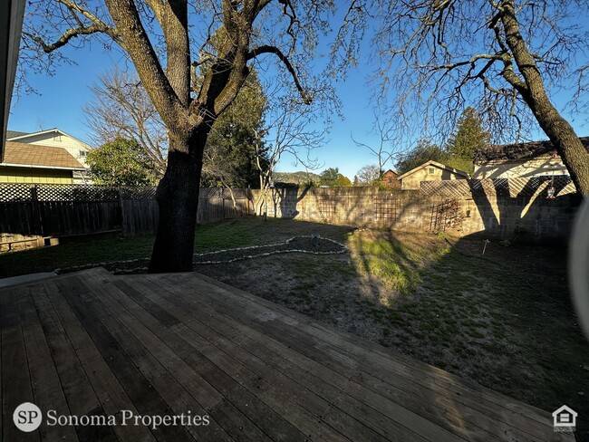 Foto del edificio - 1 Bedroom House on Sonoma's Westside