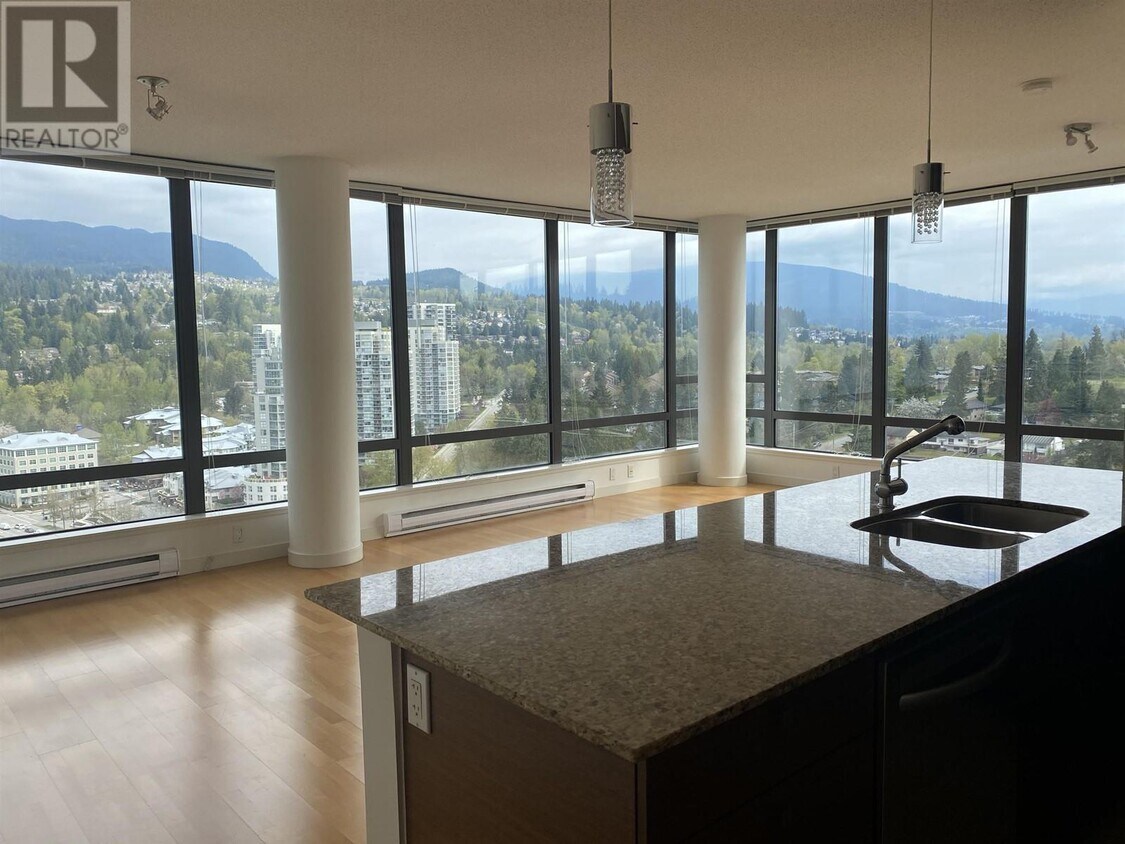 Photo principale - 400-2400 Capilano Rd