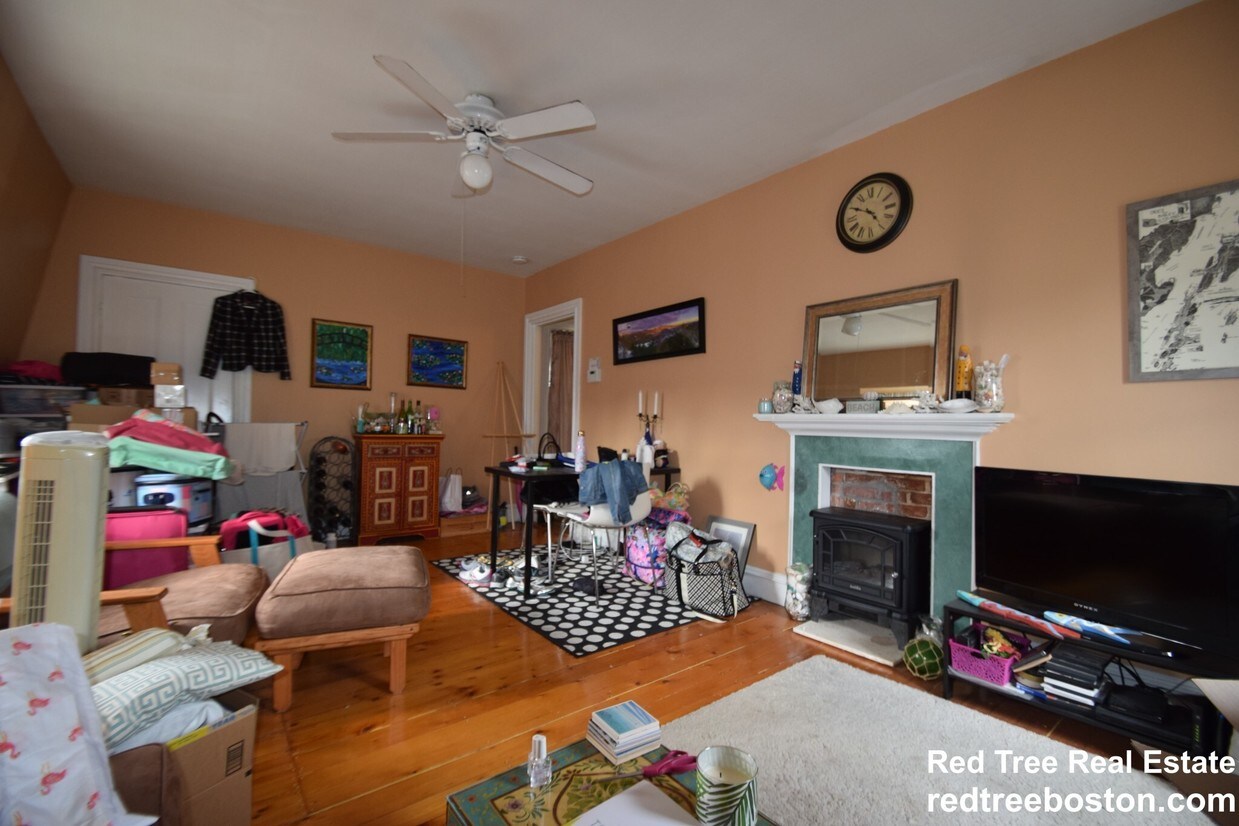Primary Photo - 12 Phillips St