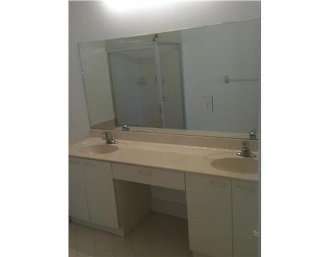 Foto del edificio - 9829 Scribner Ln