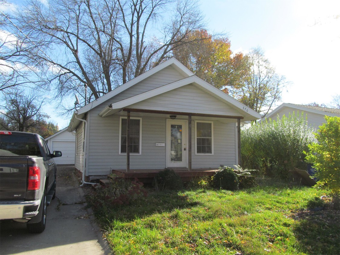 Primary Photo - 370 30th St SE