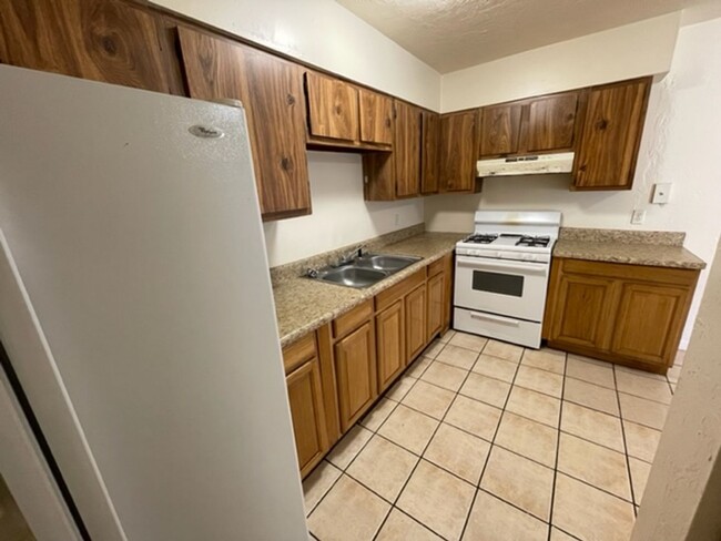 Foto del edificio - 2 Bedroom Located in Pineridge Available N...