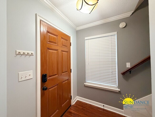 Building Photo - Inviting 3-Bedroom Home Near Eglin AFB!