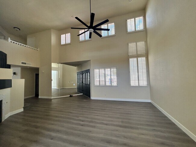 Building Photo - GORGEOUS 2 STORY SPACIOUS 4 BEDROOM HOUSE ...