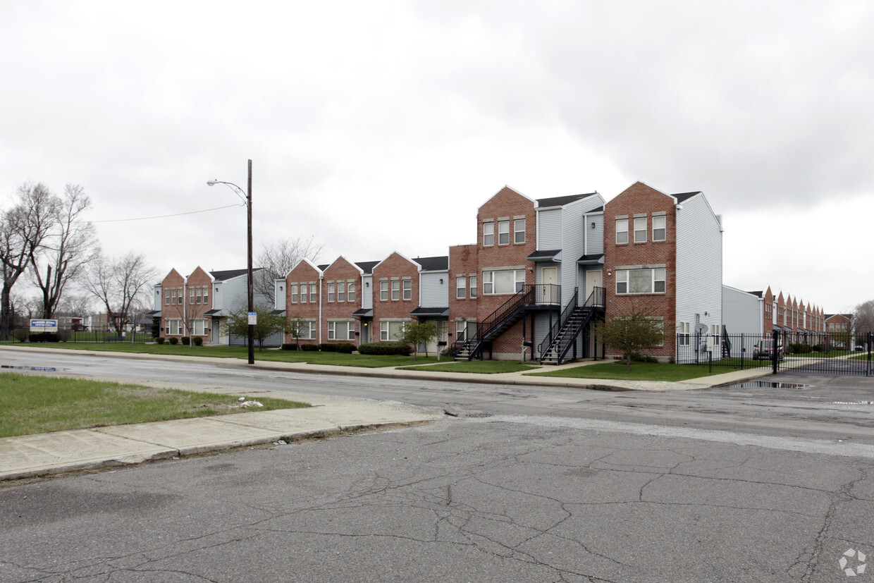 Primary Photo - Madison Avenue Townhomes