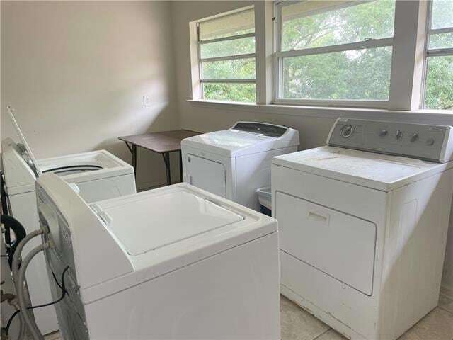 Building Photo - 213 Rosebud St