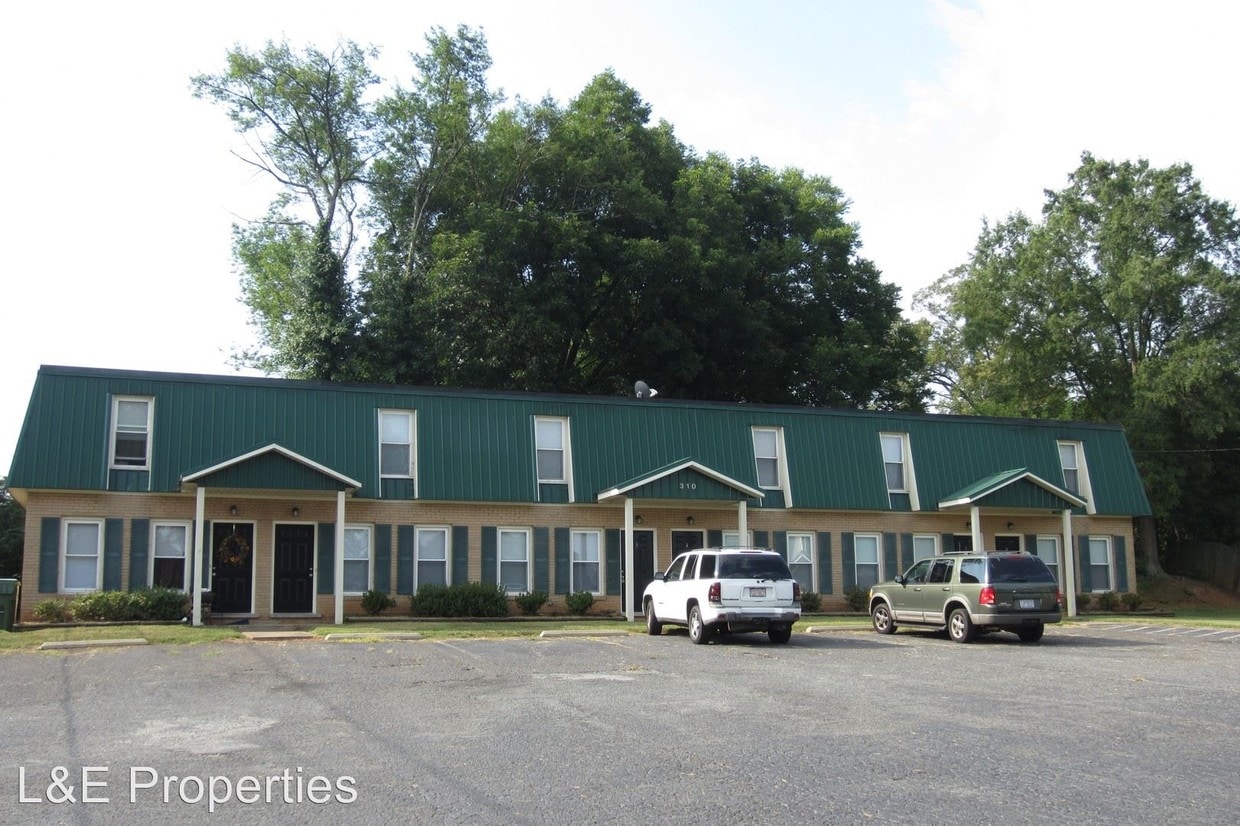 Primary Photo - 310 W Catawba Ave