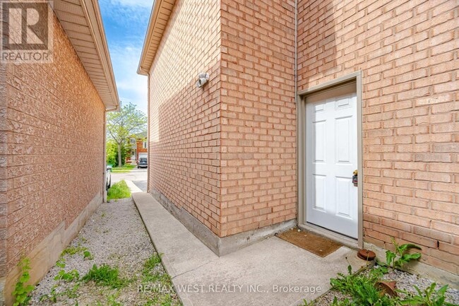 Building Photo - 6409 Torre Dr