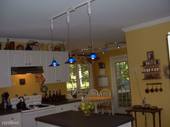 Building Photo - 3 br, 2.5 bath House - 303 Cary Pines Dr