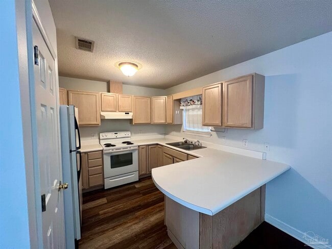 Building Photo - 6204 Silver Oak Dr