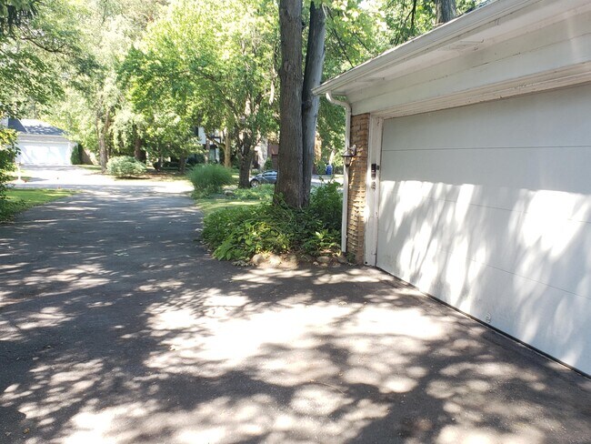 Building Photo - 55 Foxhunt Ln