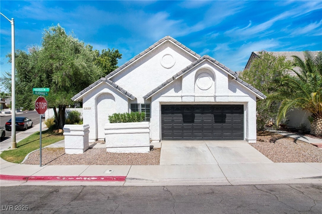 Primary Photo - 2513 Aberdeen Ln