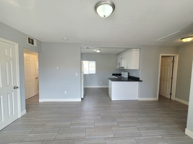 Building Photo - 224 N 13th St