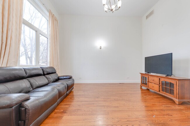 Foto del edificio - 2049 W 34th St