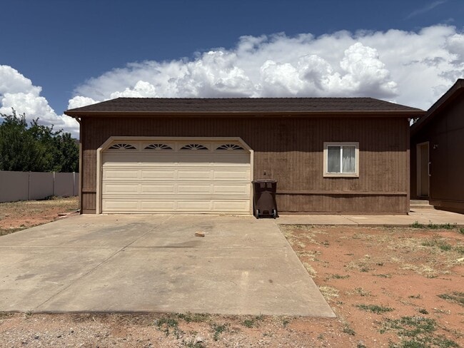 Building Photo - 1374 S Ford Dr