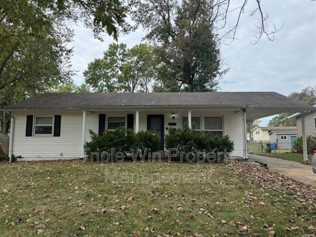 Building Photo - 220 Falcon Dr