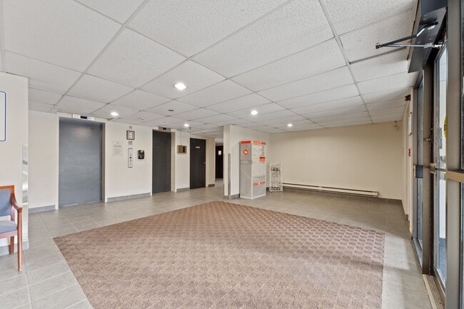 Photo du bâtiment - Caron Tower Apartments