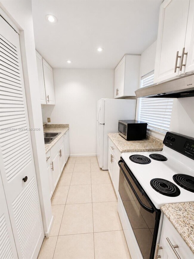 Foto del edificio - 3280 NW 102nd Terrace