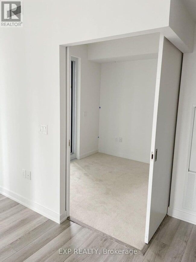 Photo du bâtiment - 230 Simcoe St