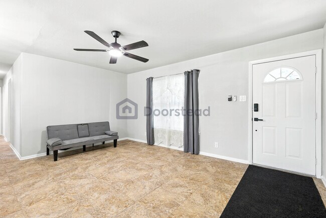 Foto del edificio - 7023 Westville Dr