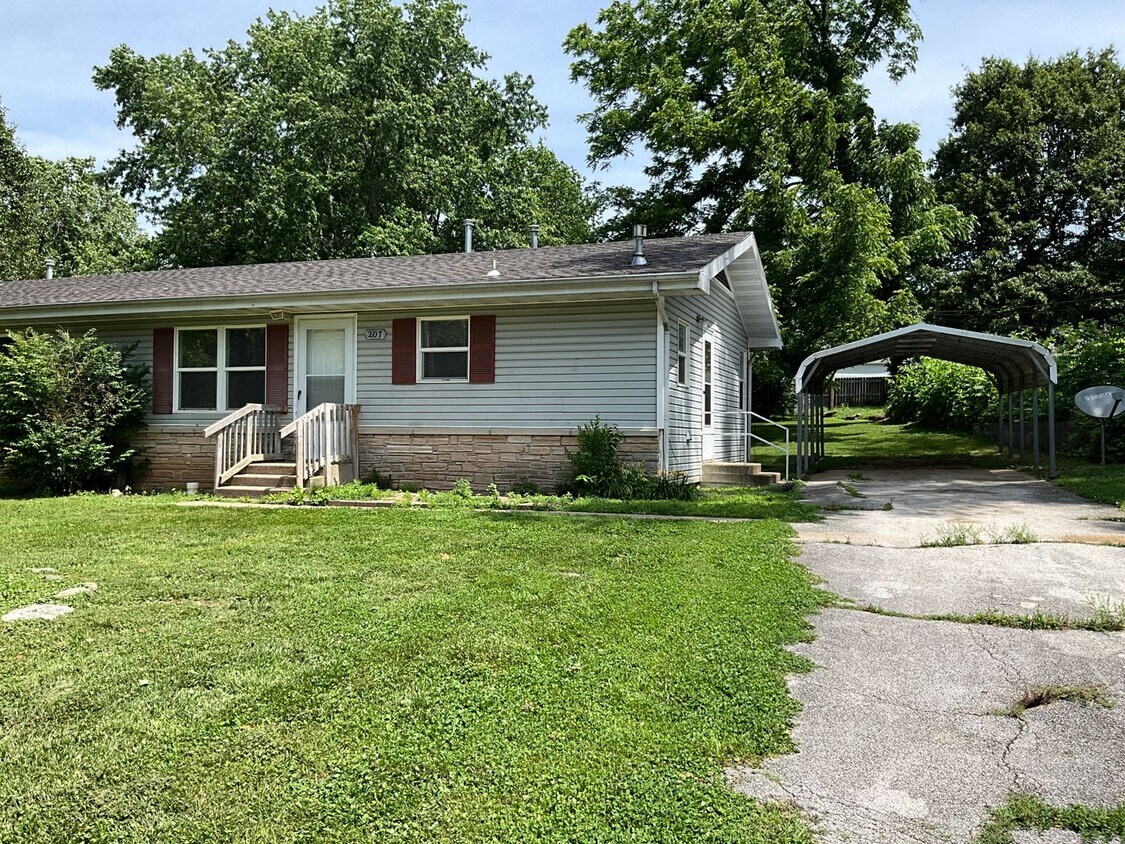 Primary Photo - Cozy Ozark Duplex!