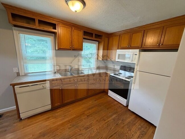 Building Photo - 504 N Westwood Dr